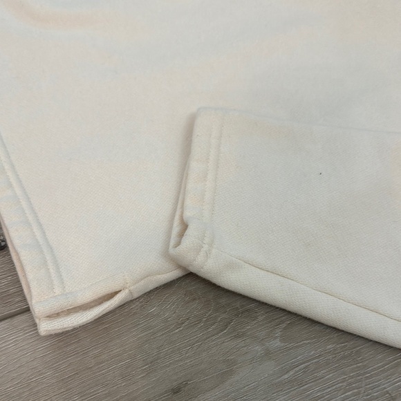 Basic Editions Cream and Floral Embroidered Sweatshirt size L. - Picture 3 of 4